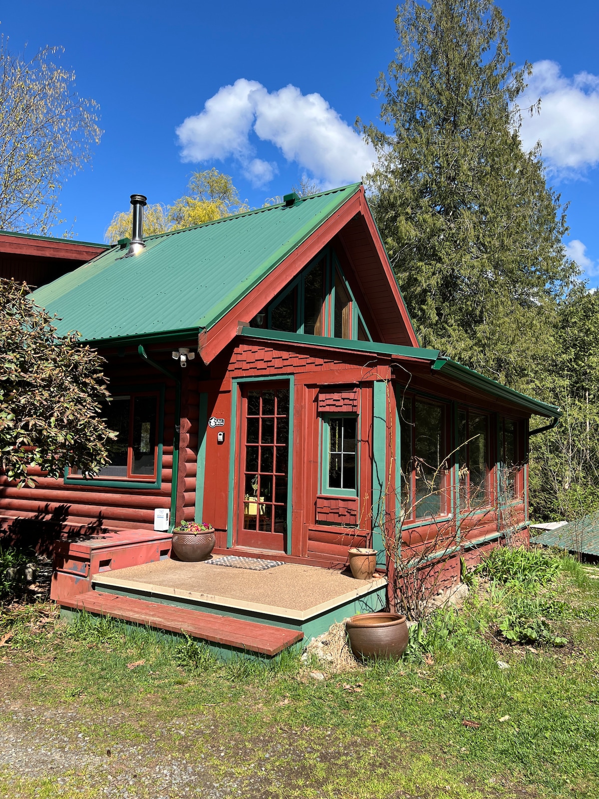 Cozy Cabin on the Fraser River