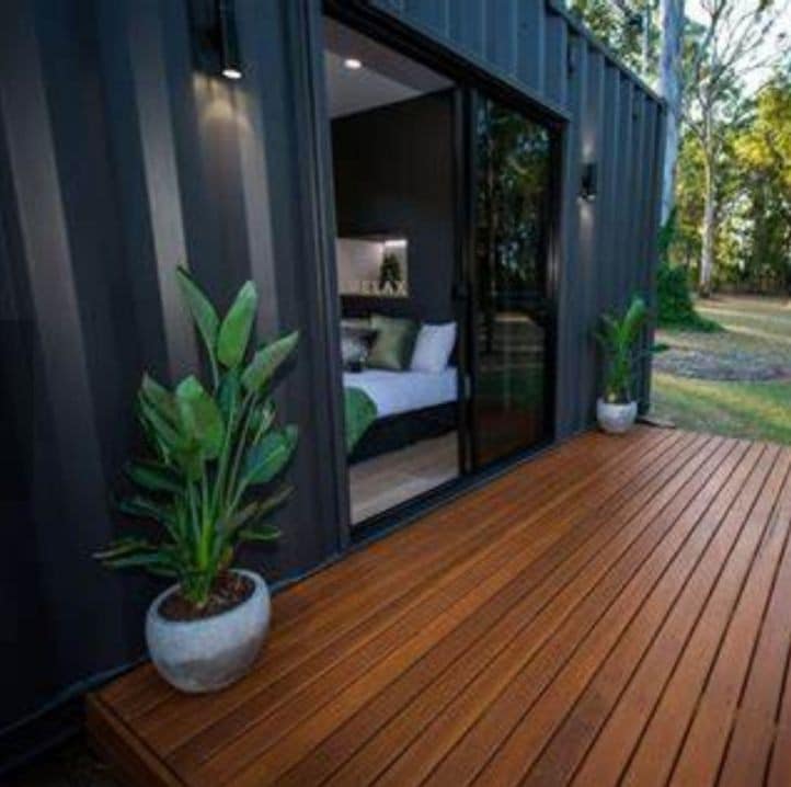Garden cabin with own access
