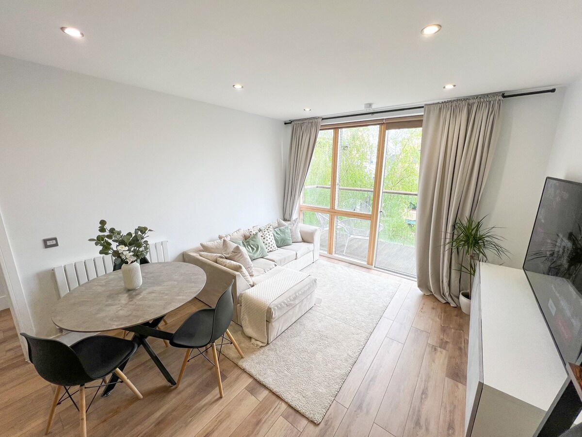 Luxury 2BR Apt | Hoxton/Shoreditch | Canal-side