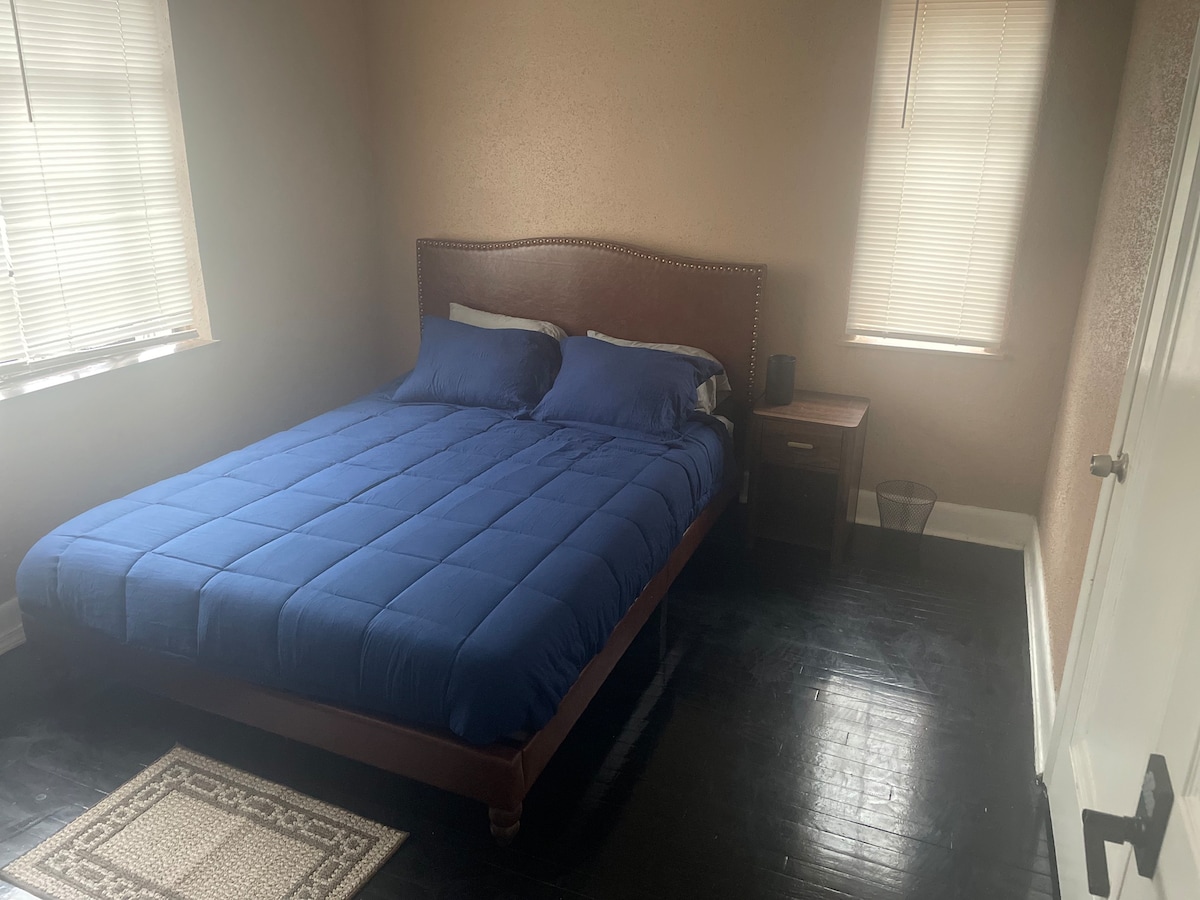 Cozy & Quiet Room in East English near downtown