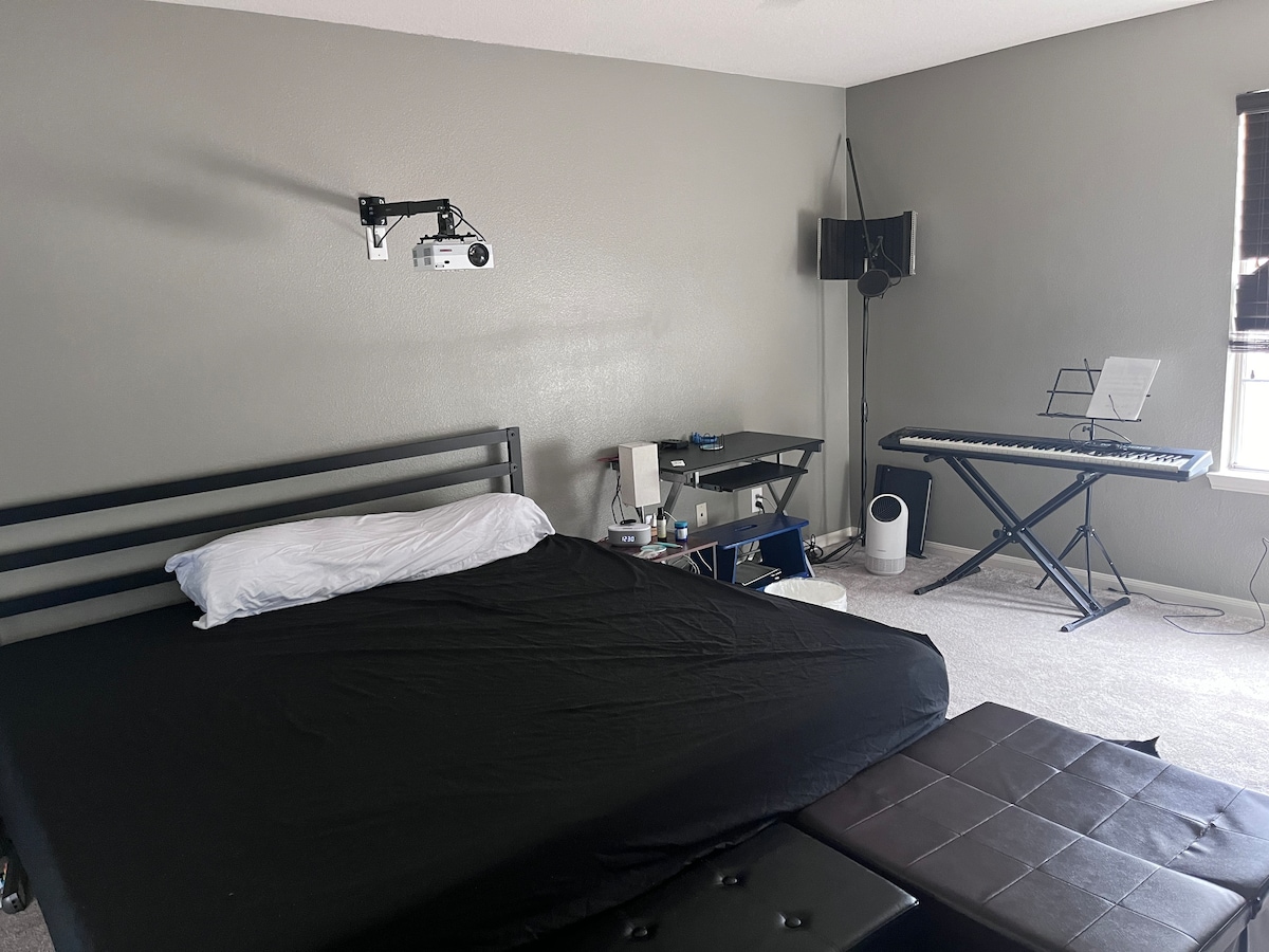 加大双人床+私人浴室高速无线网络投影仪