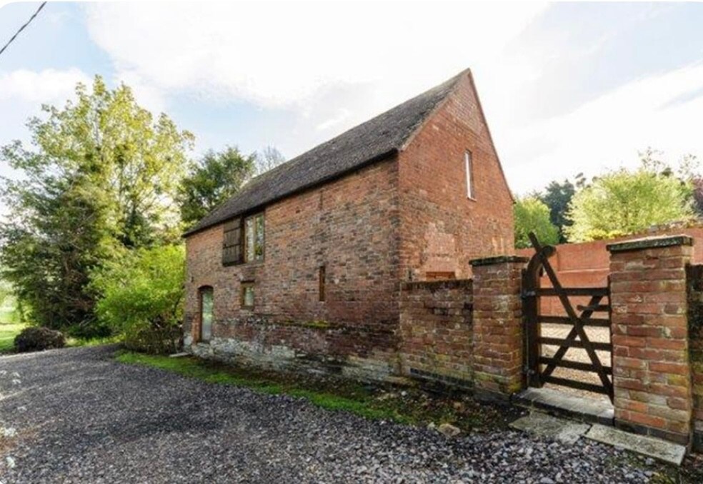 Churchend Barn - hot tub, log burner & heated pool