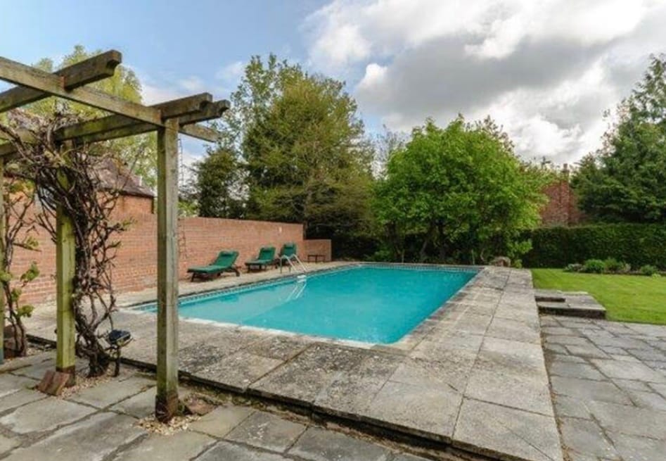 Churchend Barn - hot tub, log burner & heated pool