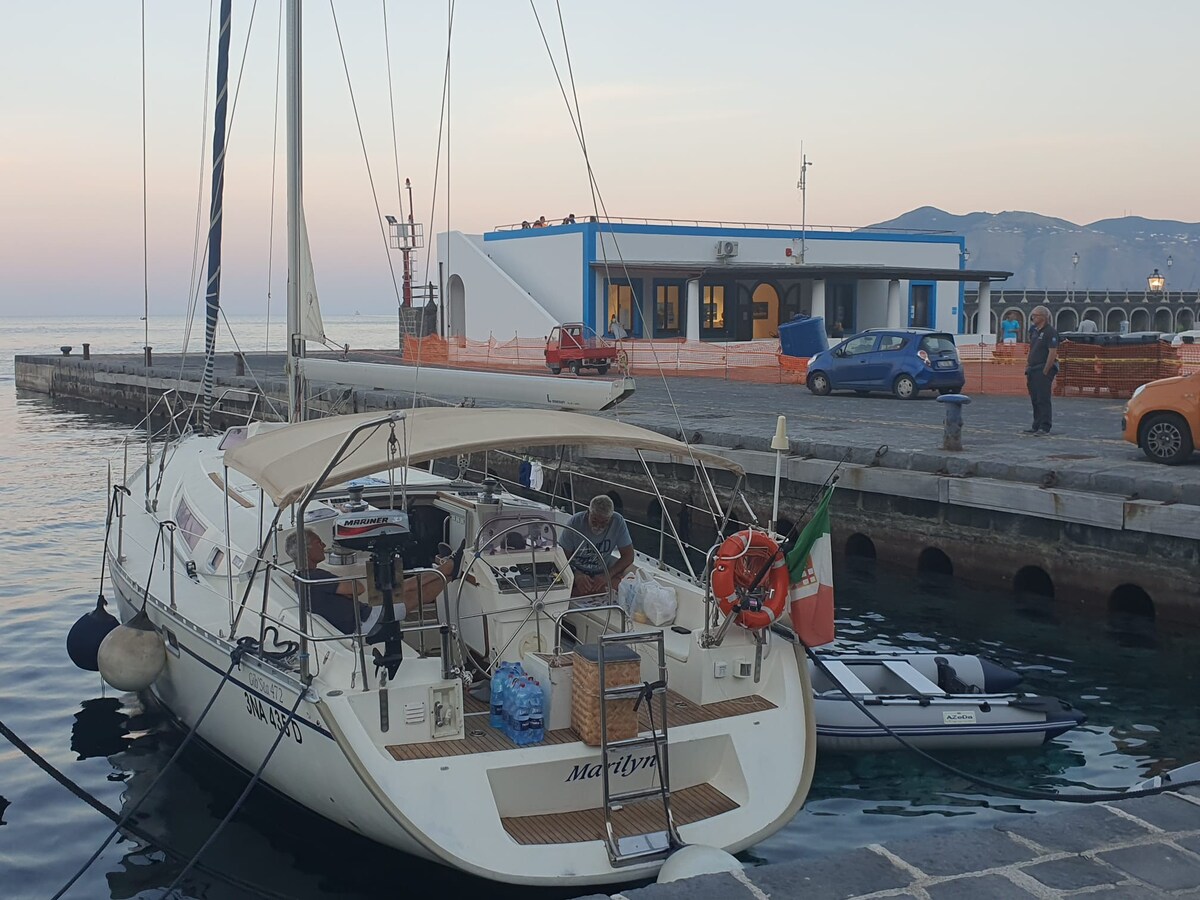 Cozy Sailboat Retreat in Sicily