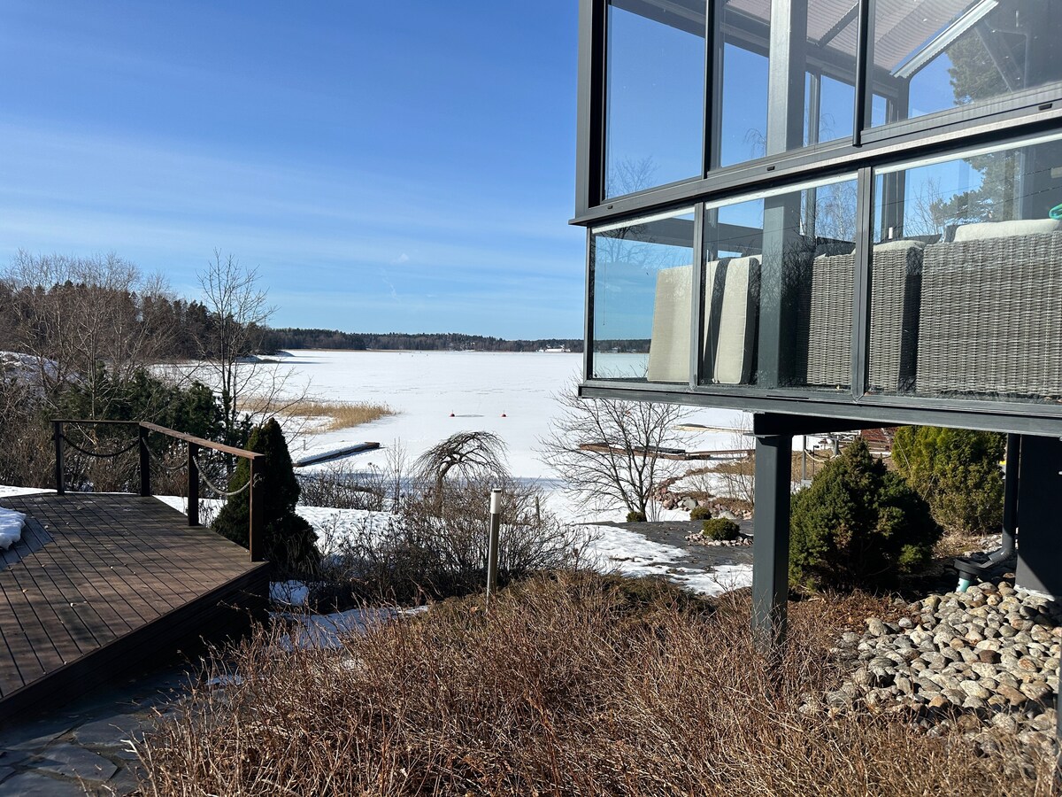 Villa Solvik seafront, private beach & sauna