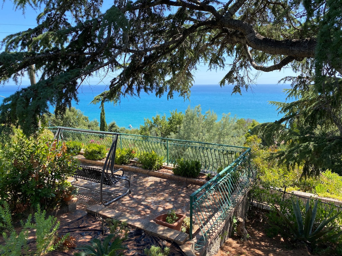 Villa spaziosa con vista mare