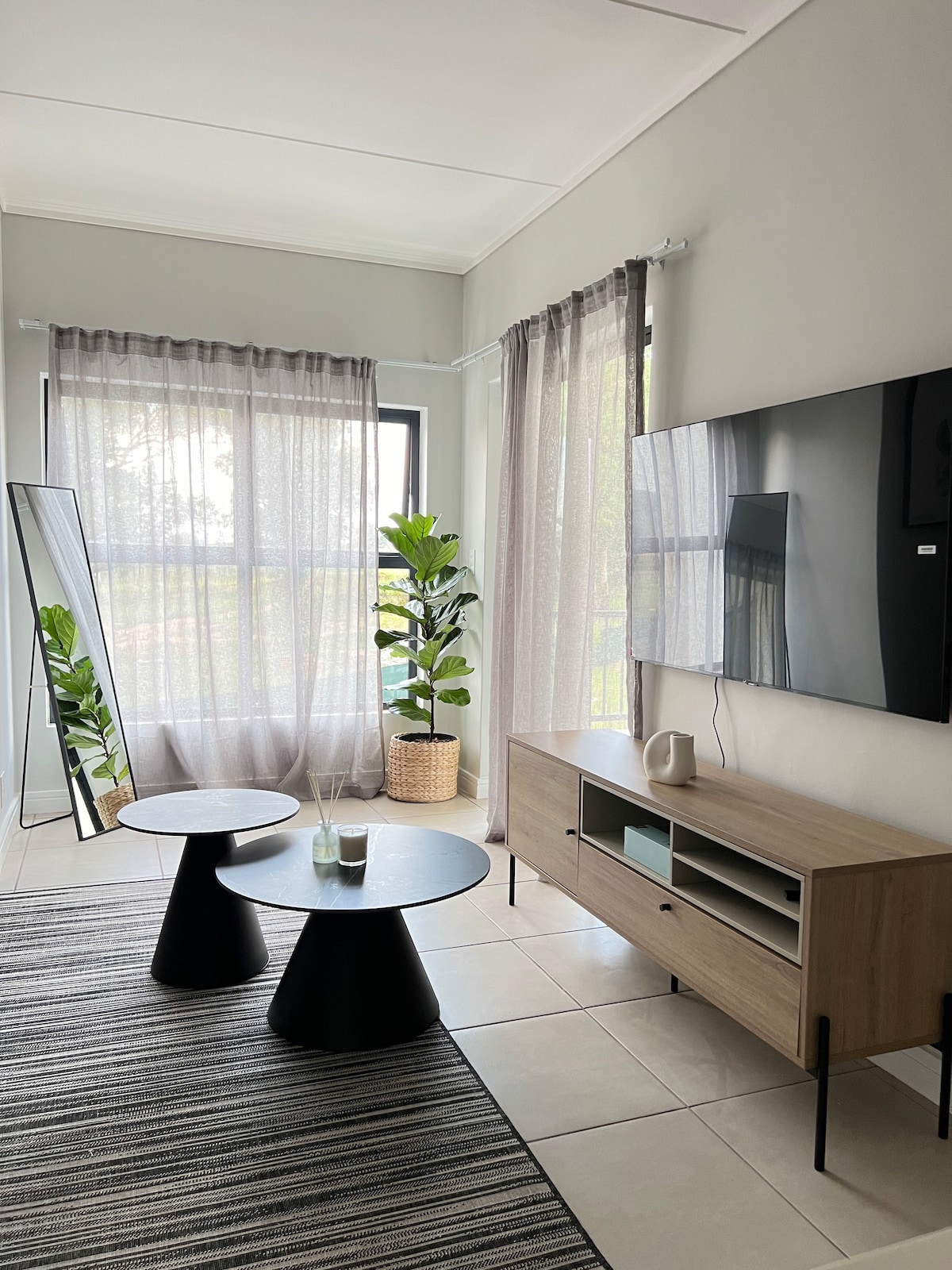 Modern Backup Powered Apartment in Sandton