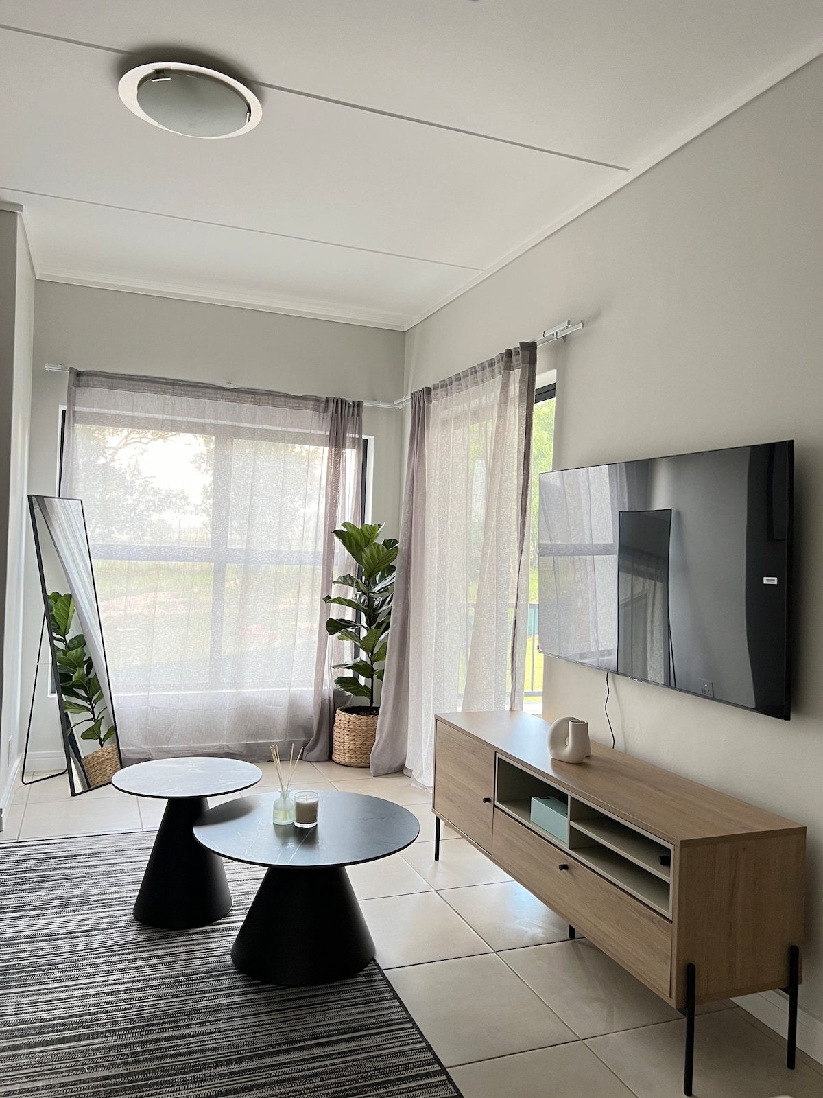 Modern Backup Powered Apartment in Sandton