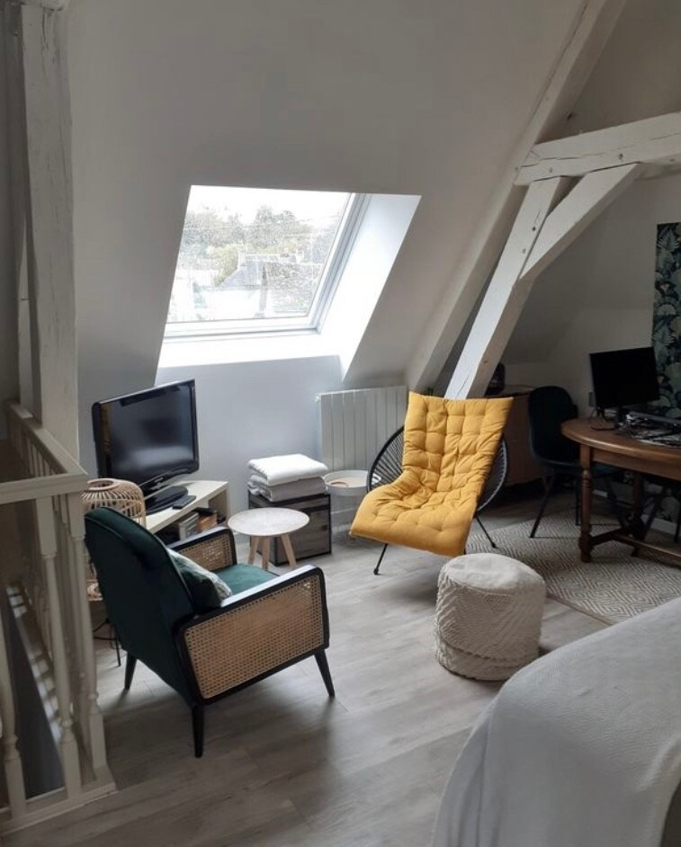 cozy and quiet apartment with view of the castle