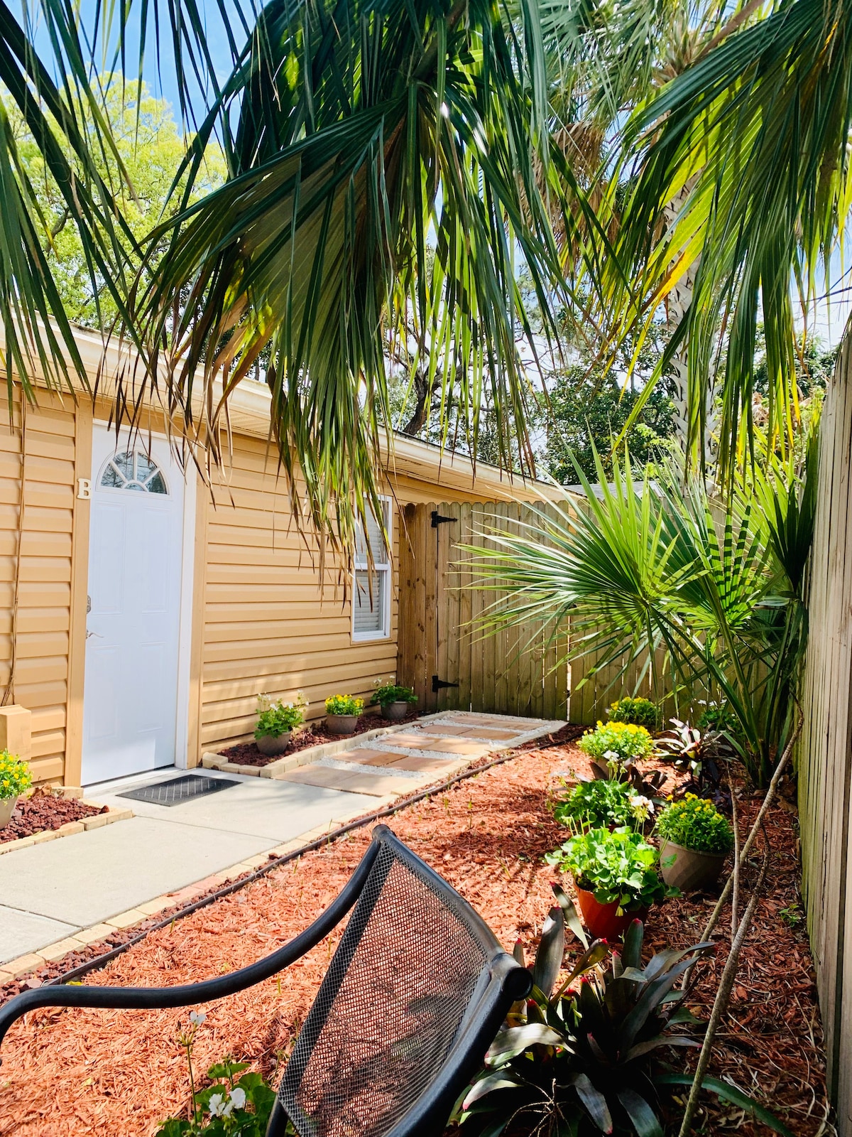 Beach Retreat Guest Suite, near Beach, TPC, & Mayo