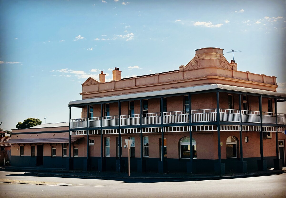 The Club Hotel Collie