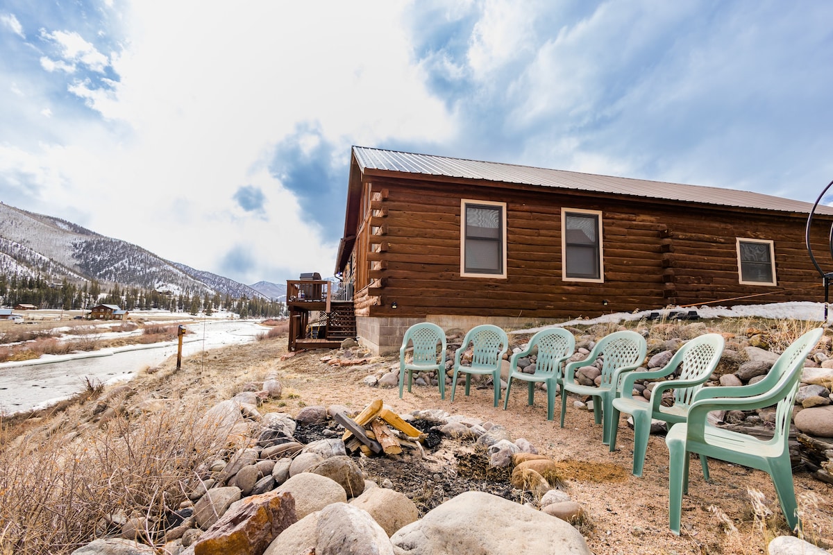 Creede Riverside Retreat : a waterfront home