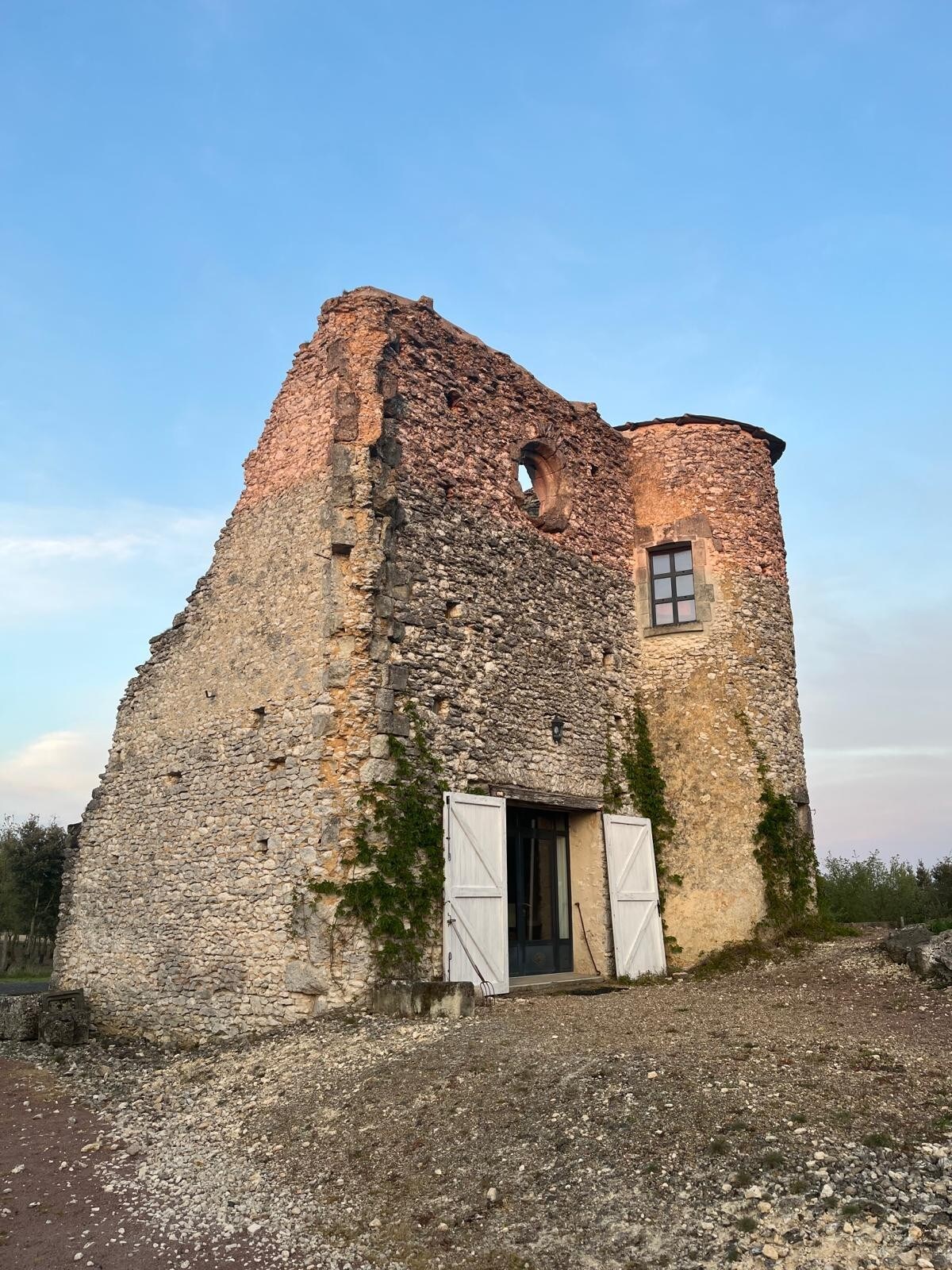 Maison atypique dans une tour