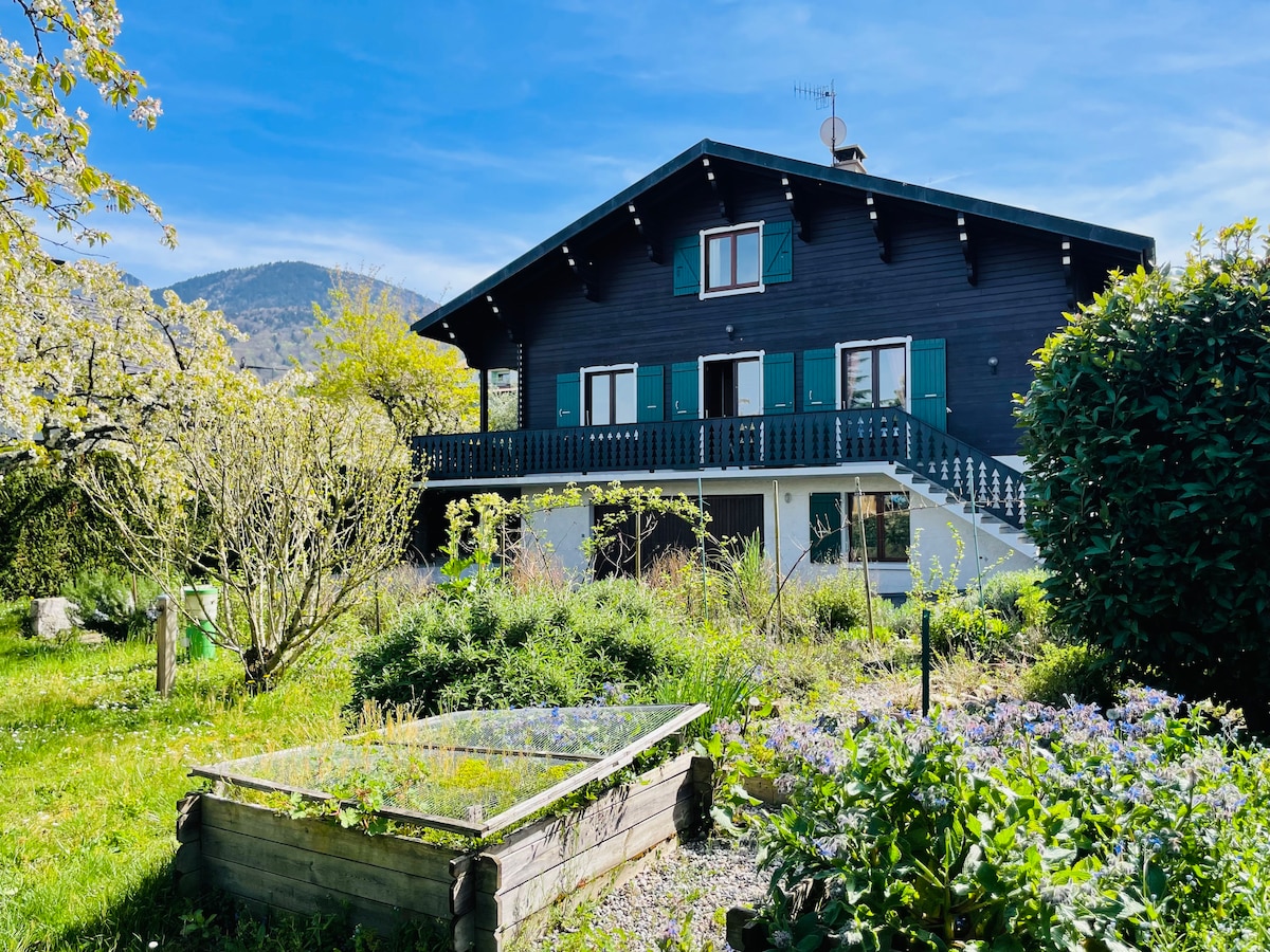 Chalet entre lac et montagnes