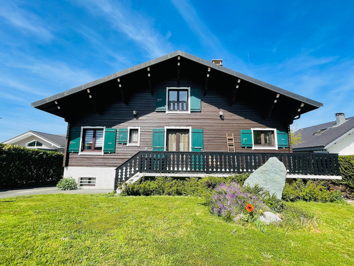 Chalet entre lac et montagnes