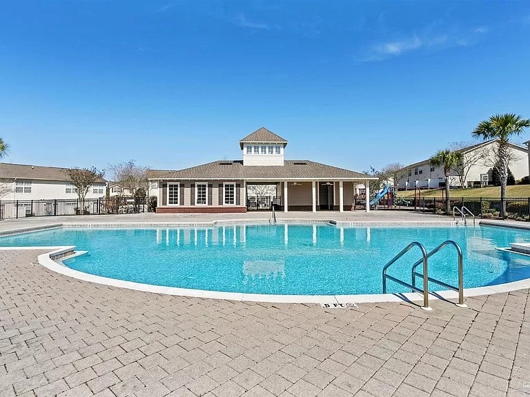 Beautiful townhouse near beach