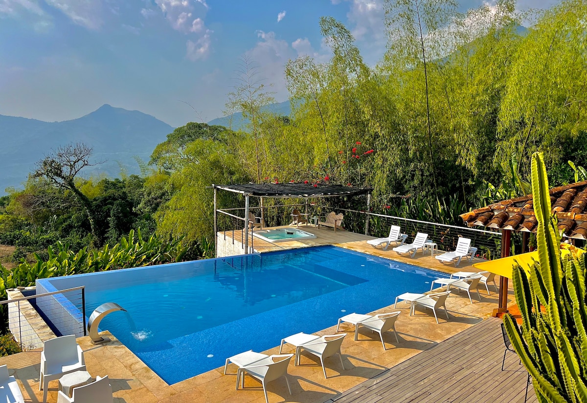 Outstanding FarmHouse & jacuzzi/pool near Medellin