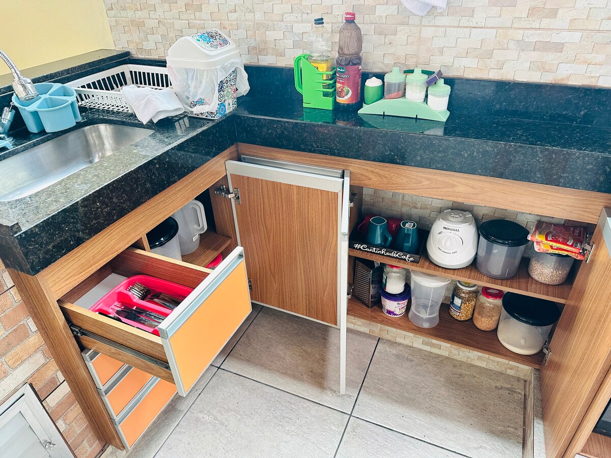 Microcasa com churrasqueira BH- Próx Av. Contagem