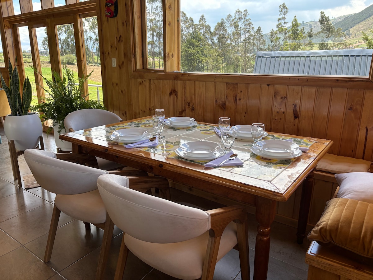 Casa de campo con parrilla y vista a la montaña