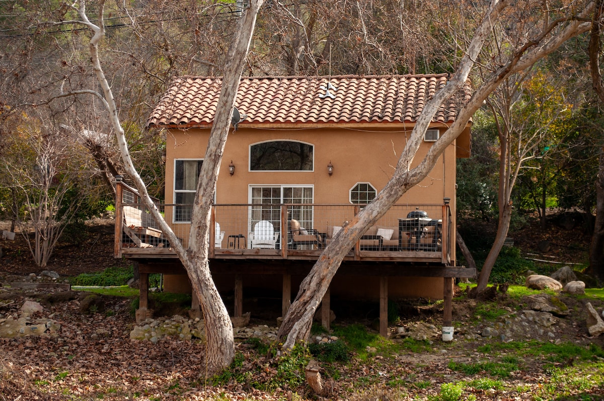 River Front Family Cabin#8 with large wooden deck