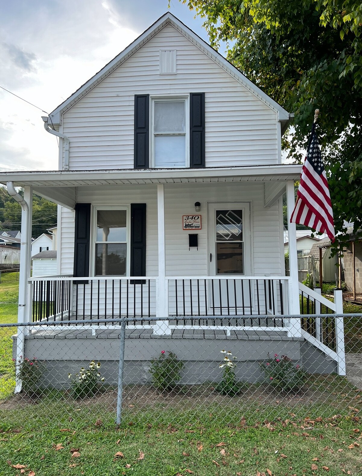 Newly Remodeled Tiny House