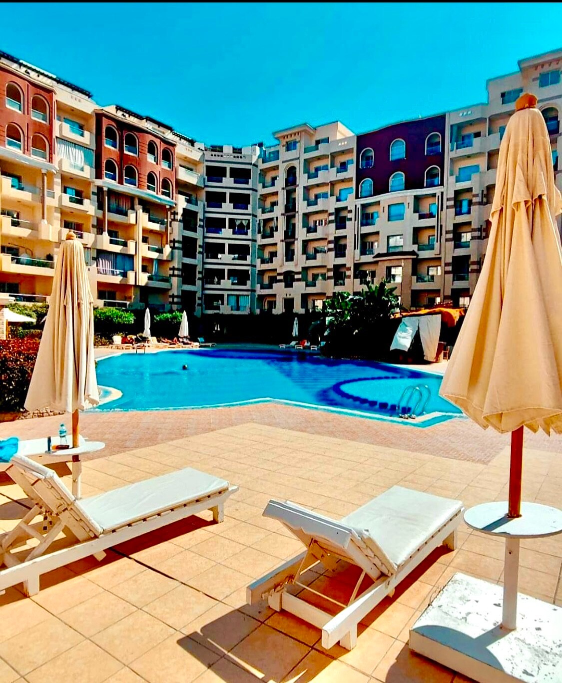 阳光明媚的单间公寓，带3个游泳池Hurghada