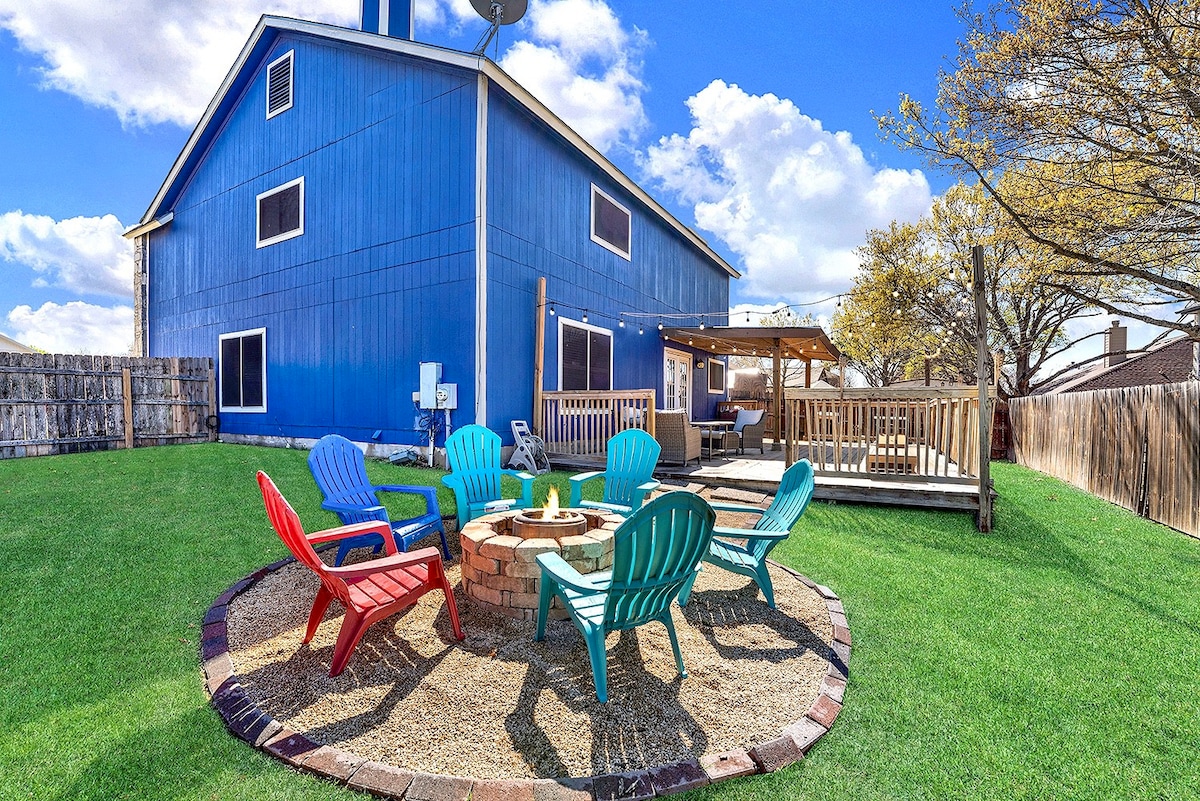 Movie Theater, HUGE Deck for Entertaining