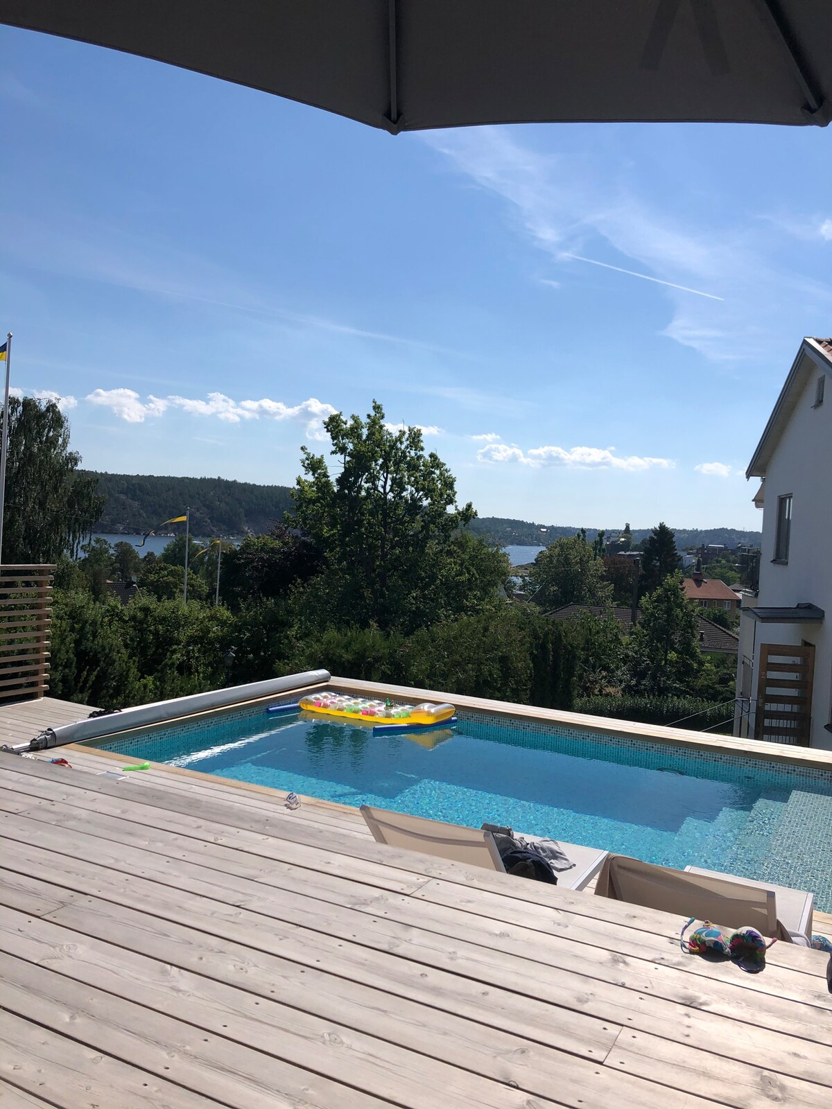 Familjevilla med privat pool och havsutsikt