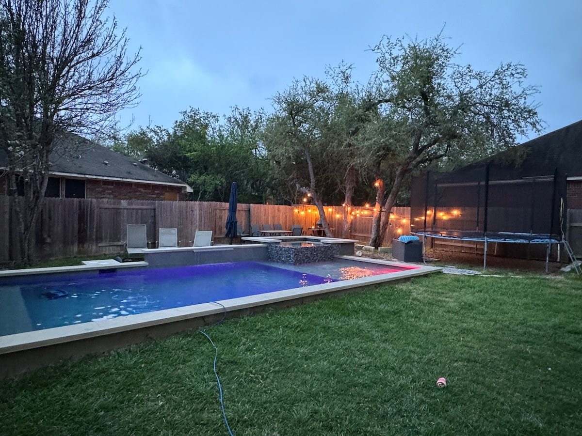 Tu Casa-close to downtown- pool