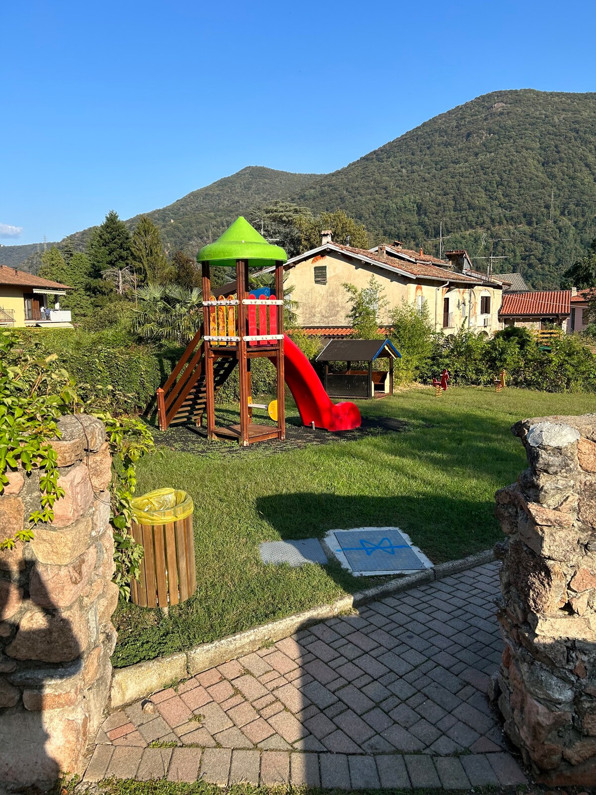 Brusimpiano, immersi nel verde, lago di Lugano