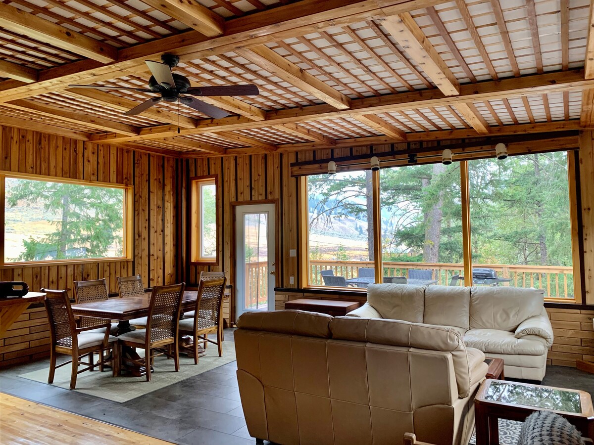 The Red Cedar House: two full bedrooms.