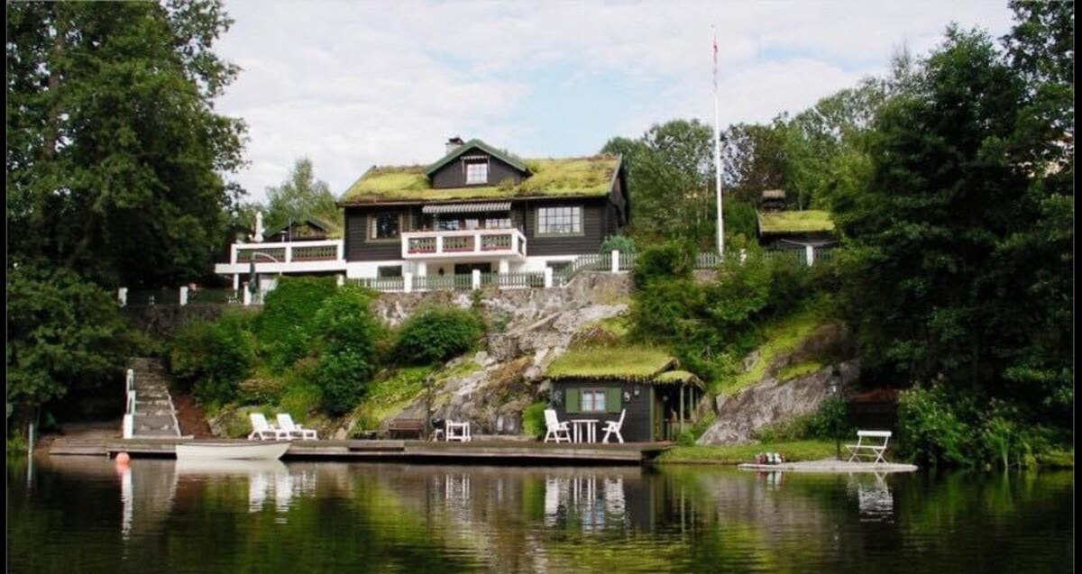 Sjarmerende hus ved innsjøen