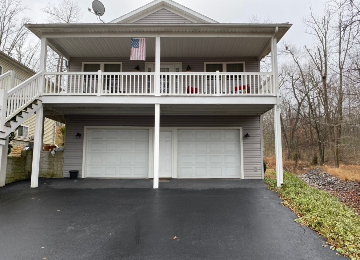 5 BR/3 BA lake home in Grand Rivers, KY