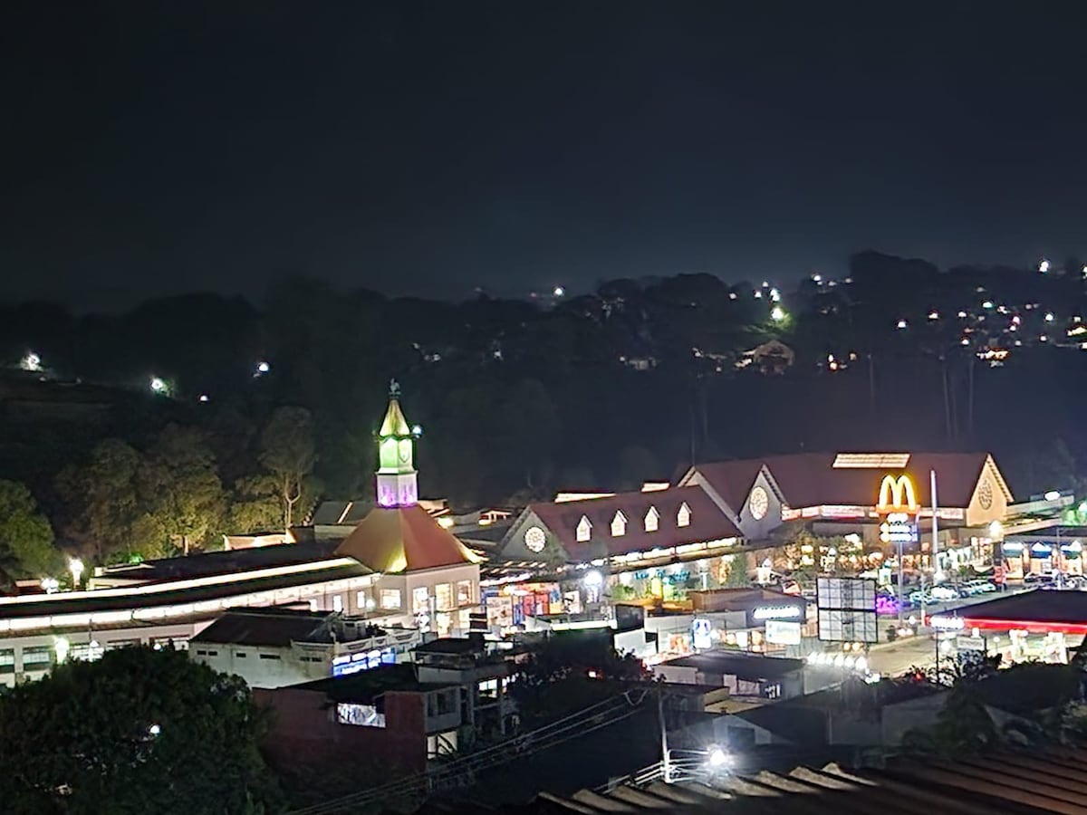 Cómoda, linda vista a la Ciudad.