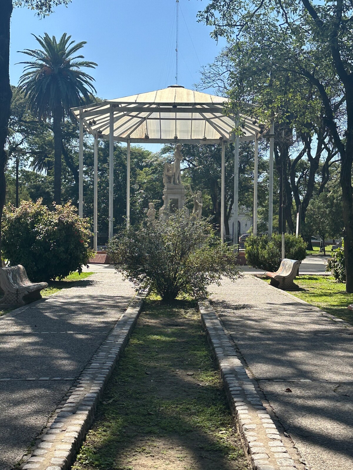 Torre Pura Vida - Alberdi广场