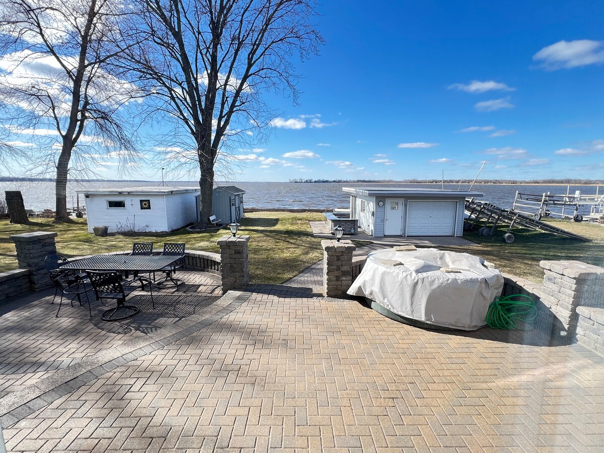 Large Lakefront Oshkosh Home