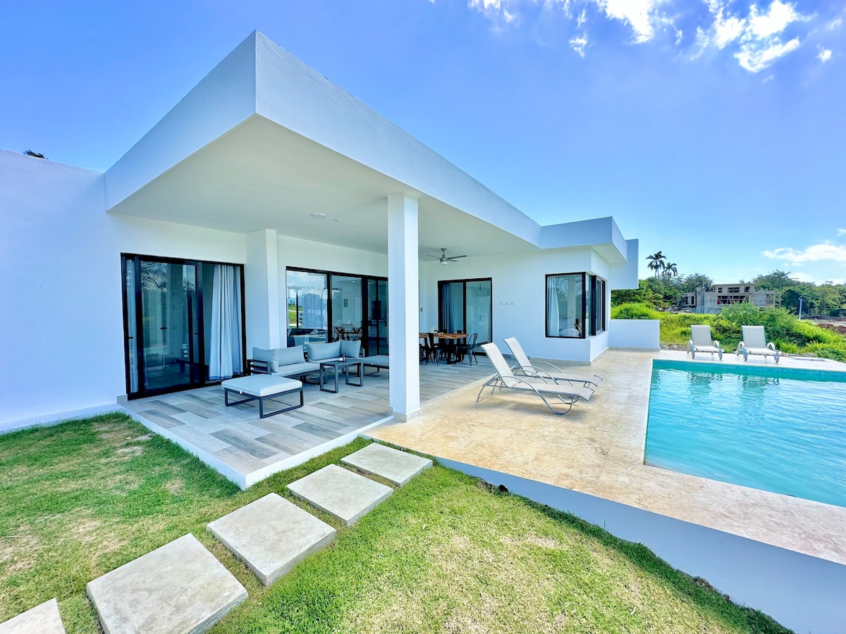 Brand New: Encuentro Beach Residence Villa Thalia