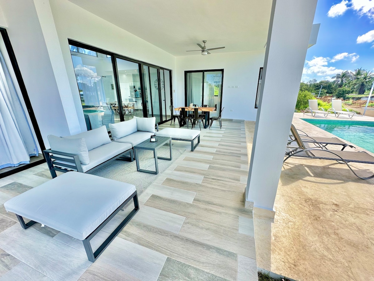 Brand New: Encuentro Beach Residence Villa Thalia