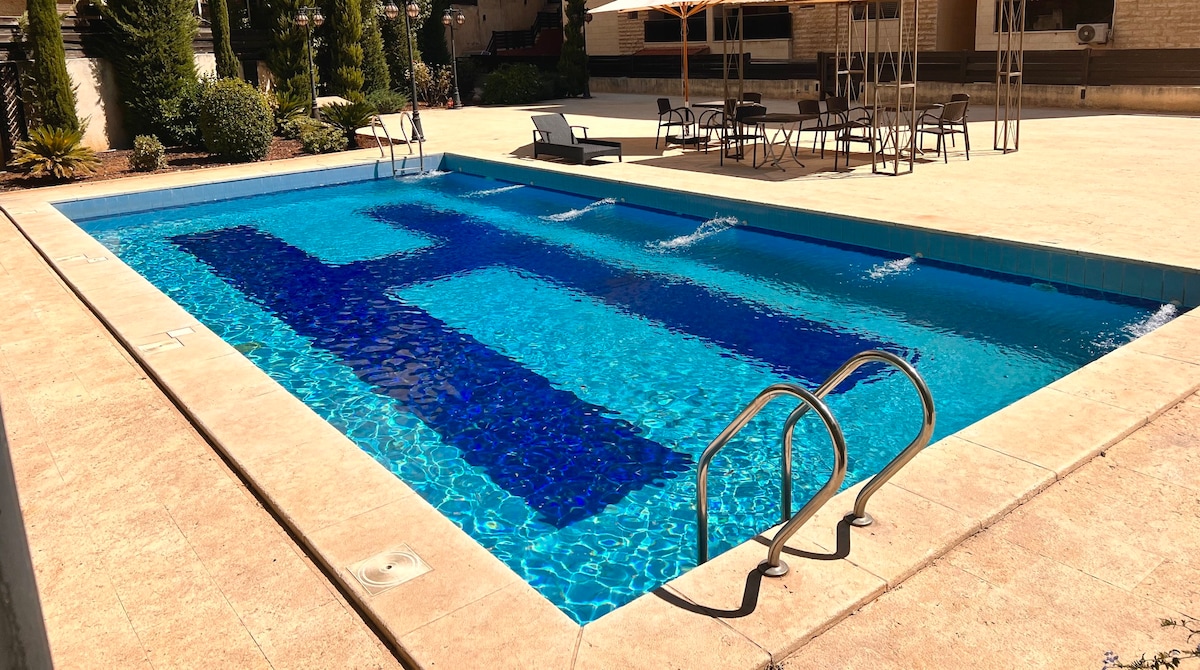 Comfy clean 2BR aprt with pool, big yard