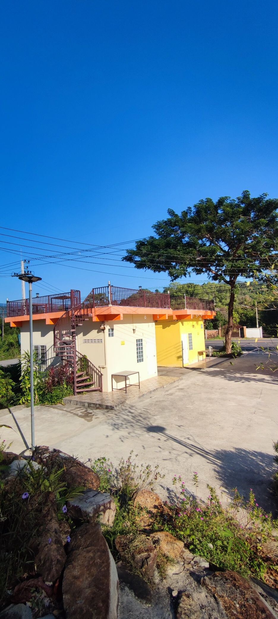 BanKhao BanRao度假村
带屋顶的小房子