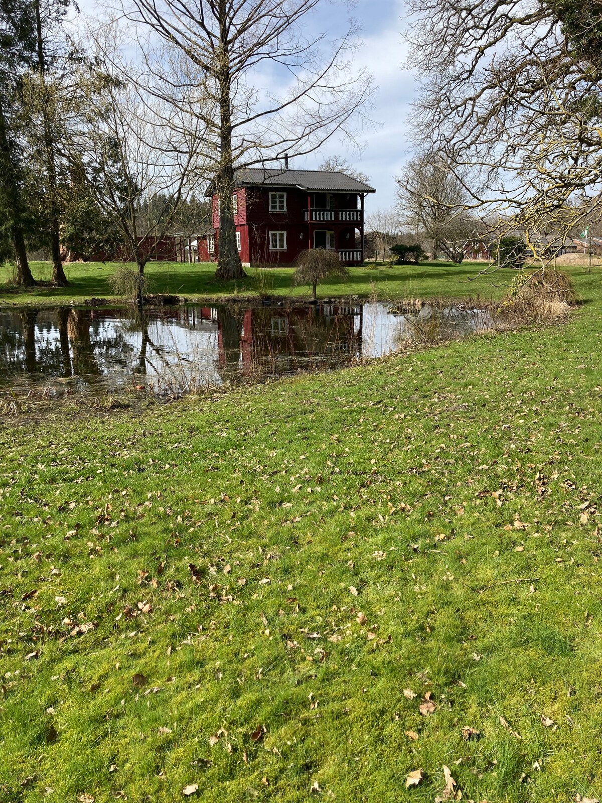 Vær den første til at bo i Sweizerhuset i skoven.