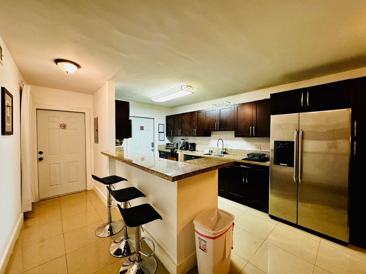 Awesome Apartment near Airport! - 2A