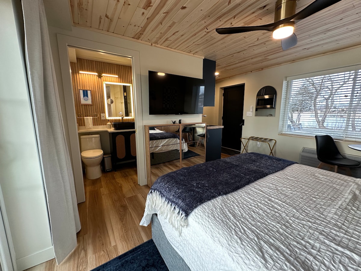 Nordic Harbor Inn - Tranquil Maple - Room 2