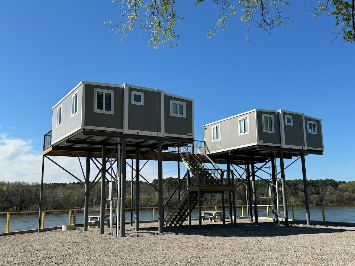 Botel River Cabin 2