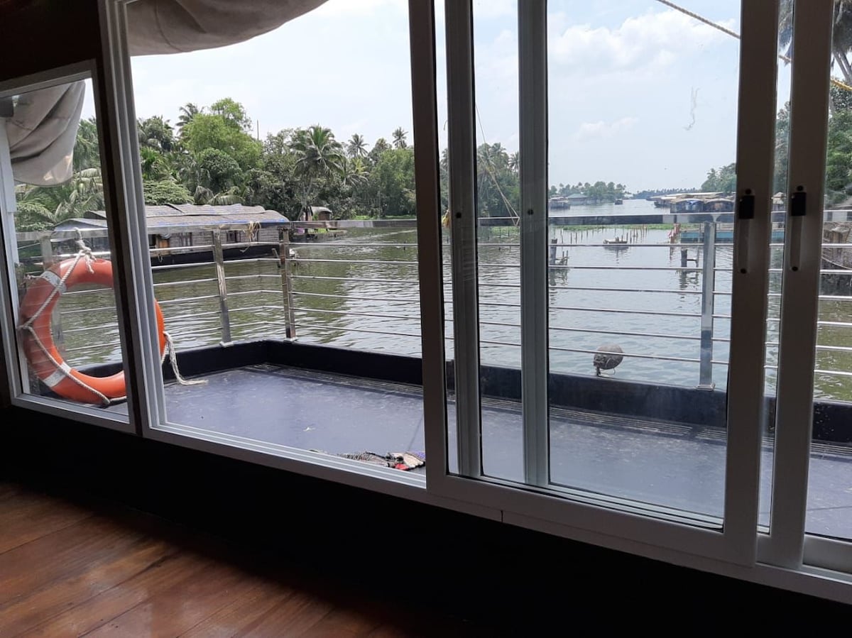 4bedroom Ac premium houseboat