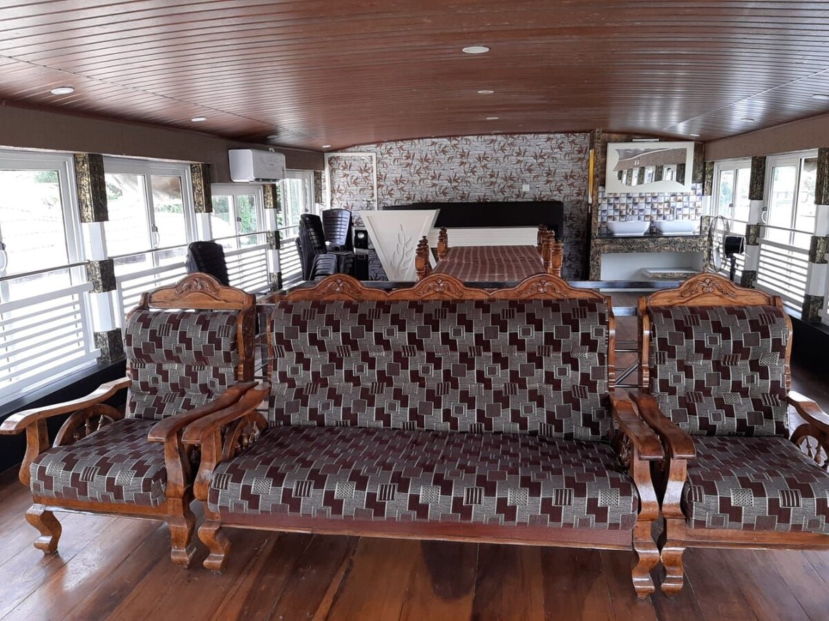 4bedroom Ac premium houseboat