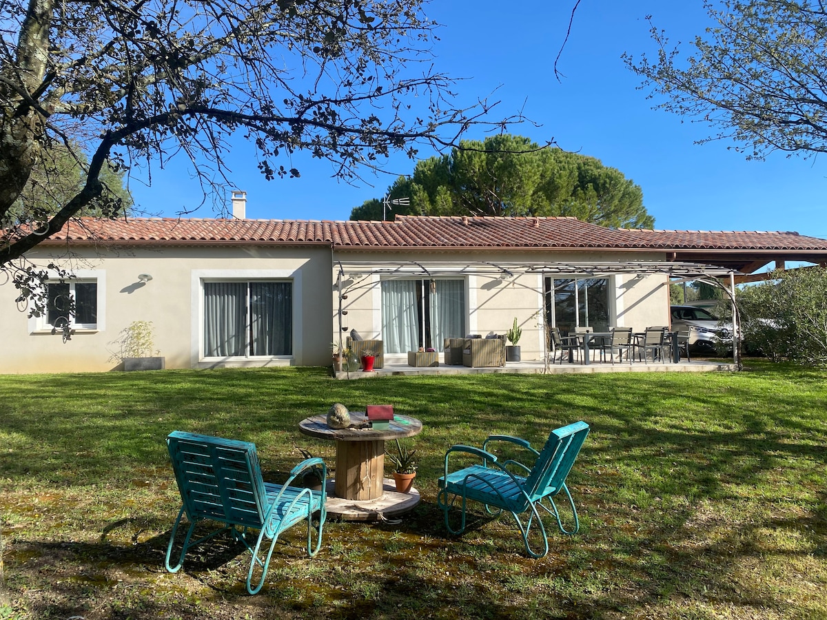 Au calme, villa climatisée à 5 minutes d'Uzès