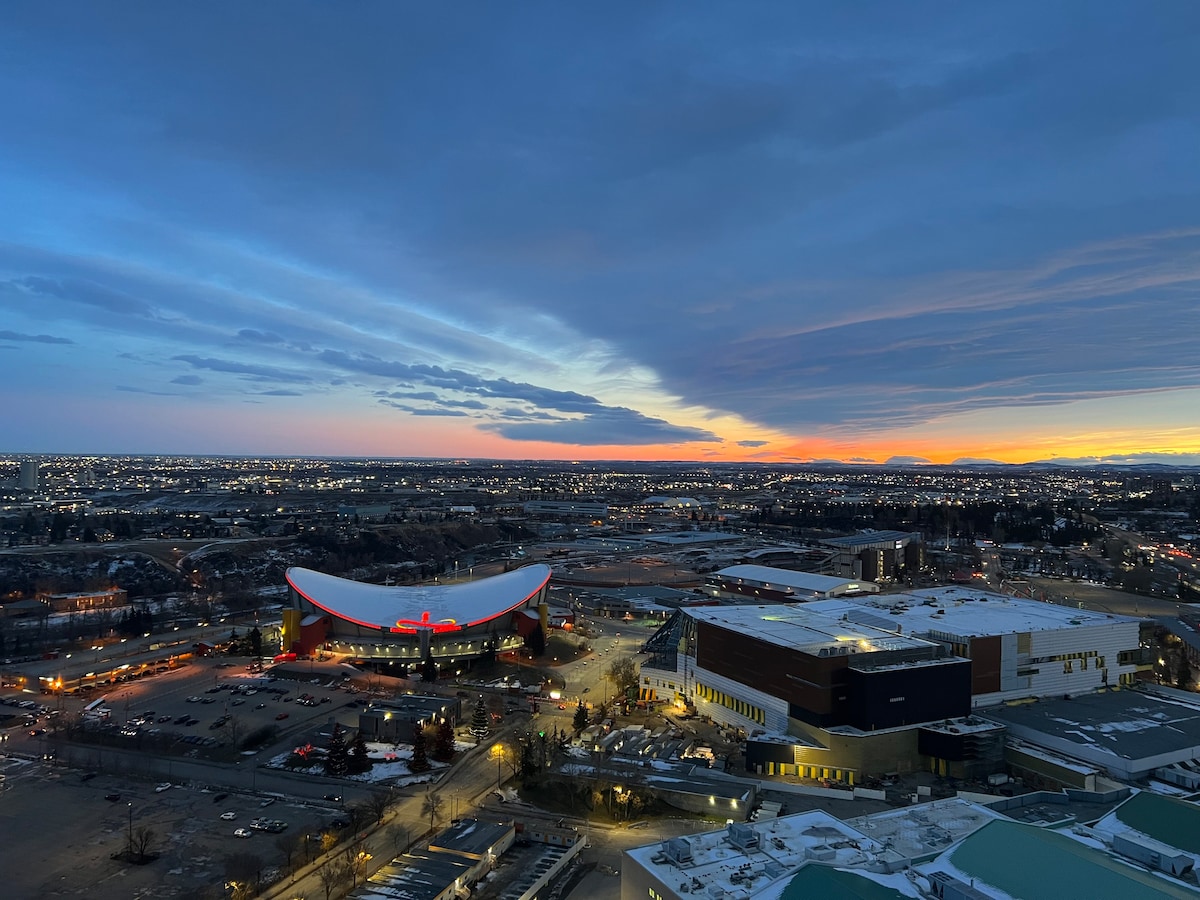 Stampede Sunset Skyscraper 35 FL