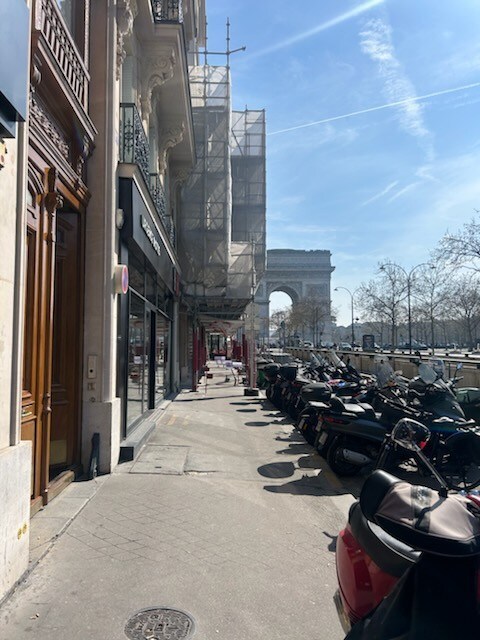 Appartement équipé au pied de l'Arc de Triomphe