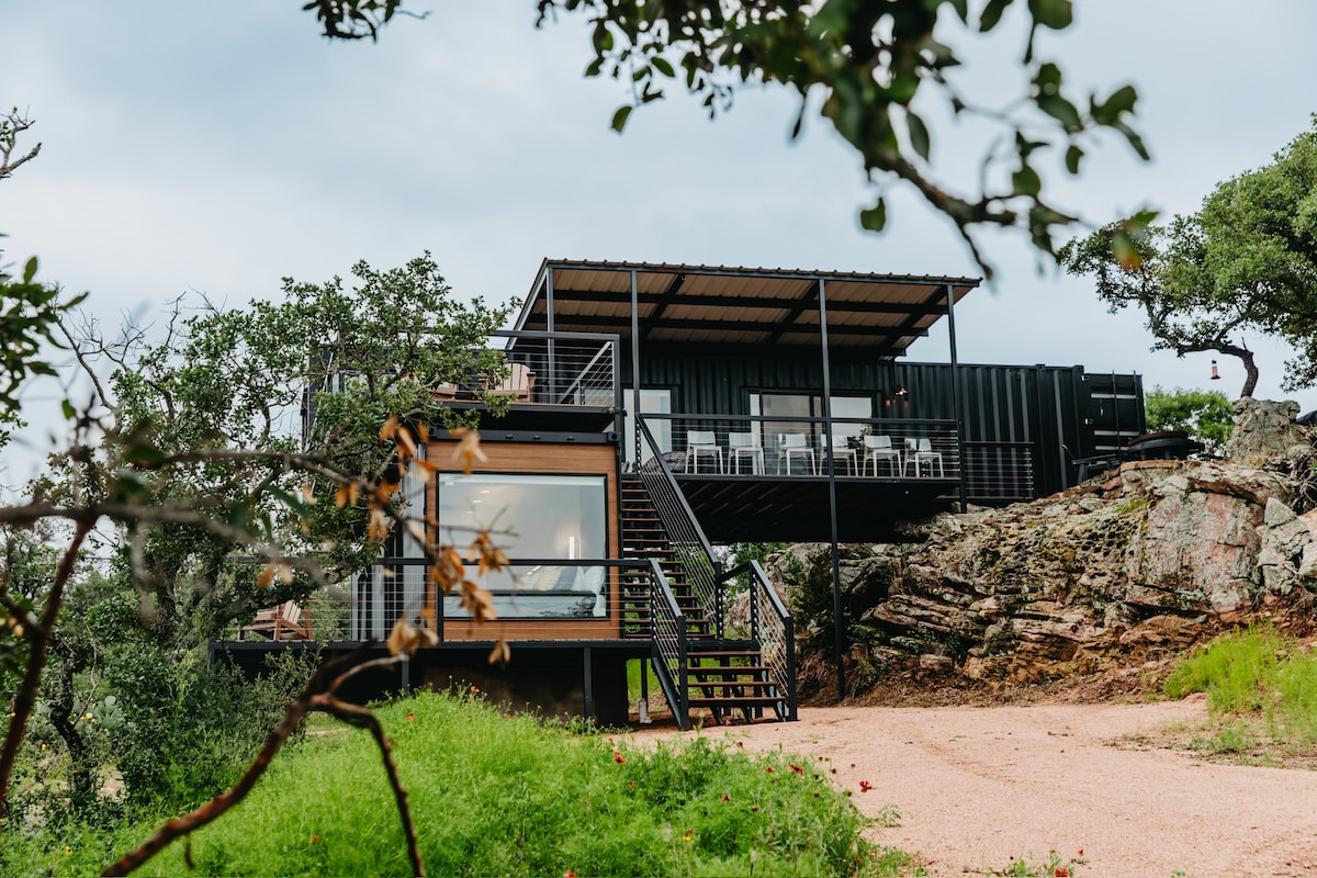 Safari Lodge near Fredericksburg - Llano